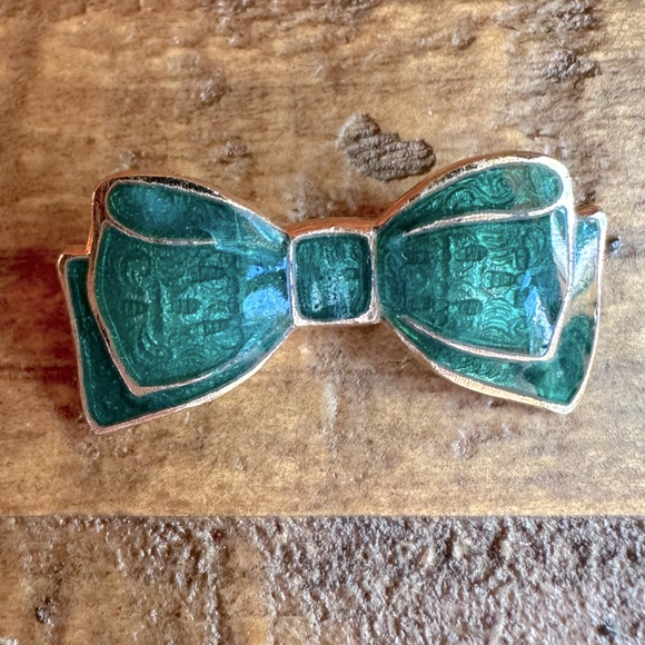 Vintage Jewelry - Vintage Petite Teal Green Enamel Bow Brooch Pin Gold Tone